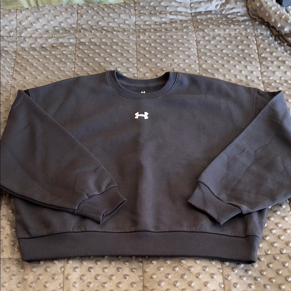 Under Armour Girl’s Black Crewneck Sweatshirt